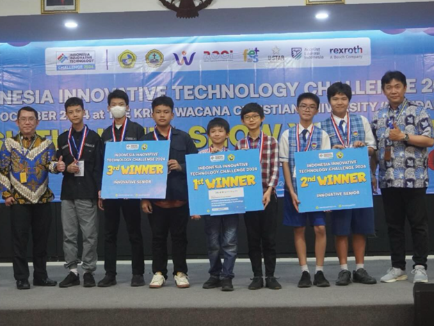 Para Pemenang Innovative Senior Lomba IIT