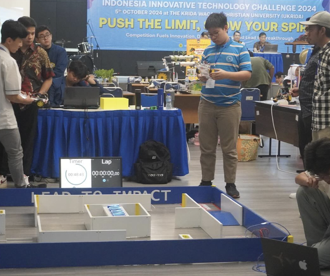 Keseruan Kompetisi Obstacle Avoidance Driving Game di IITC 2024