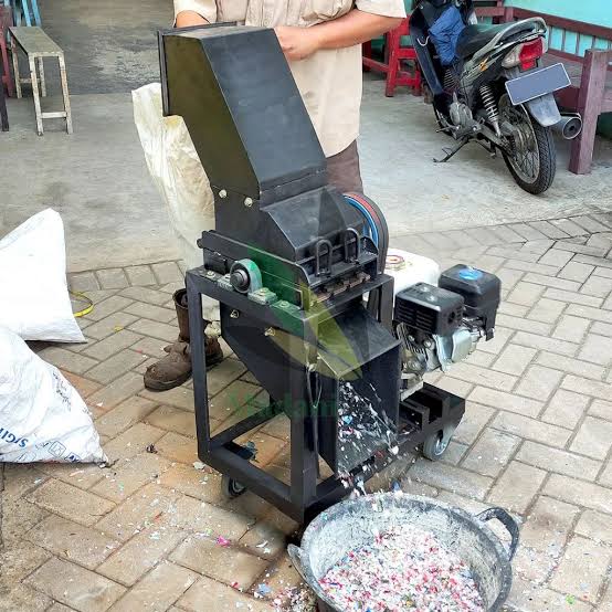 Rancang Bangun Mesin Pemilah dan Pencacah Plastik Otomatis Berbasis Mikrokontroler