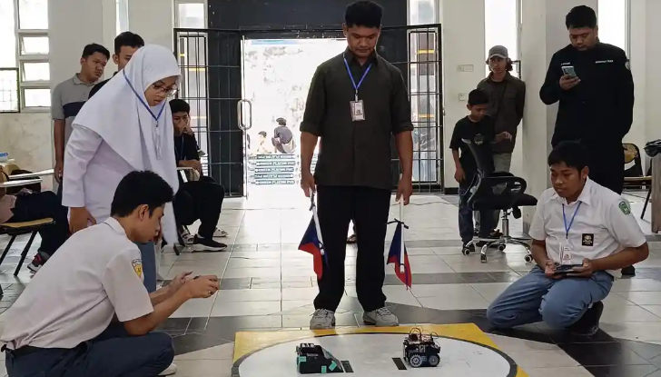 Lomba Sumo Robot Game sebagai Sarana Belajar Teknologi Masa Kini