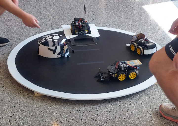 Lomba Sumo Robot Game di Era Teknologi dan Kecerdasan Buatan