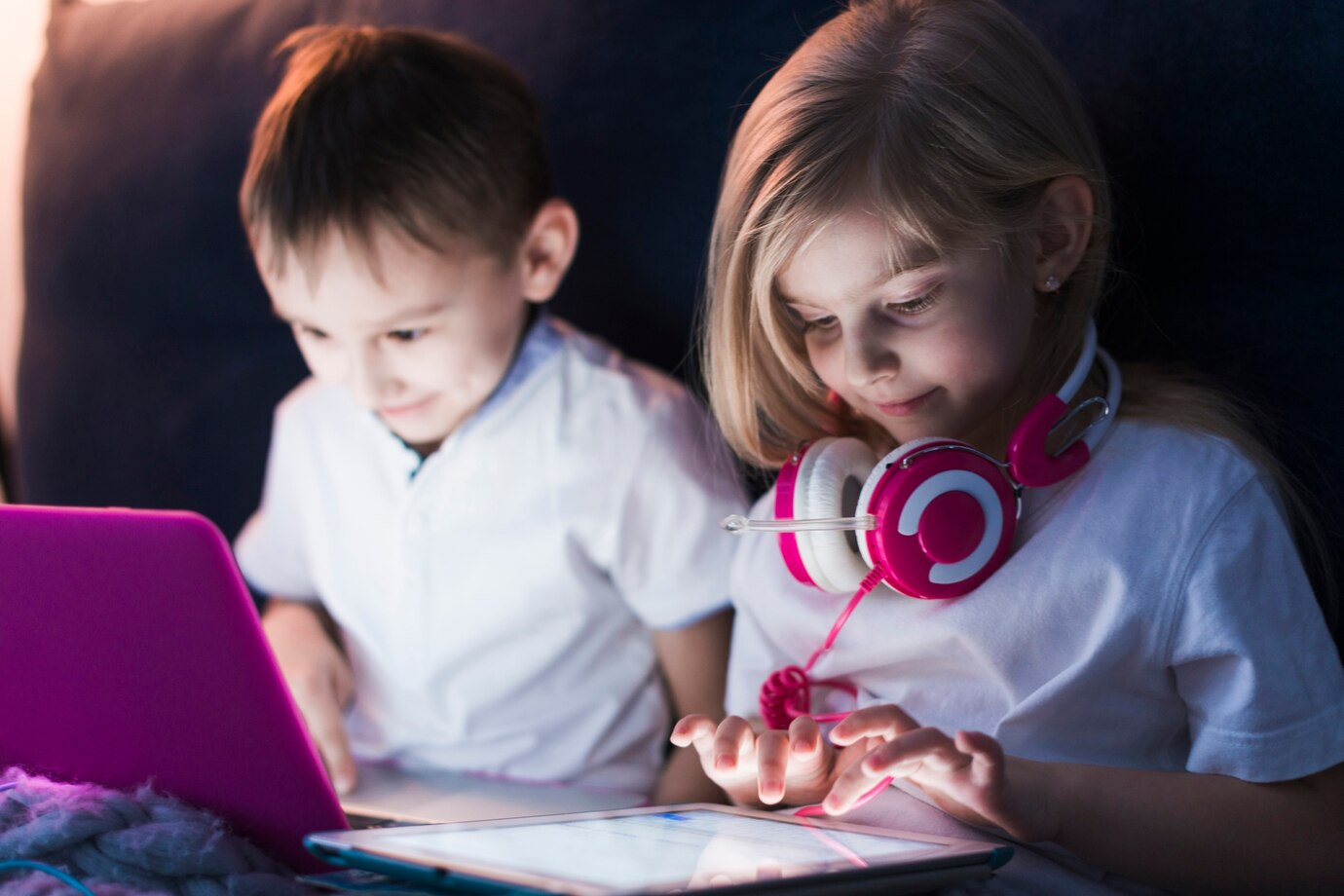 Generasi AI: Anak-anak yang Lebih Akrab dengan Chatbot daripada Teman Sebaya