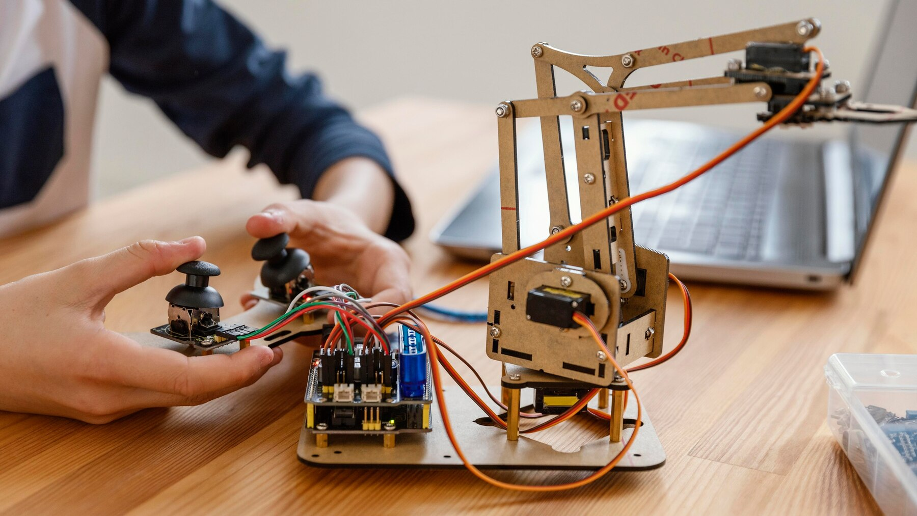 5 Proyek Robotik Sederhana yang Bisa Dibuat di Rumah